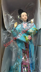 Beautiful Statuette Chinese Old Style Miniature Figurine